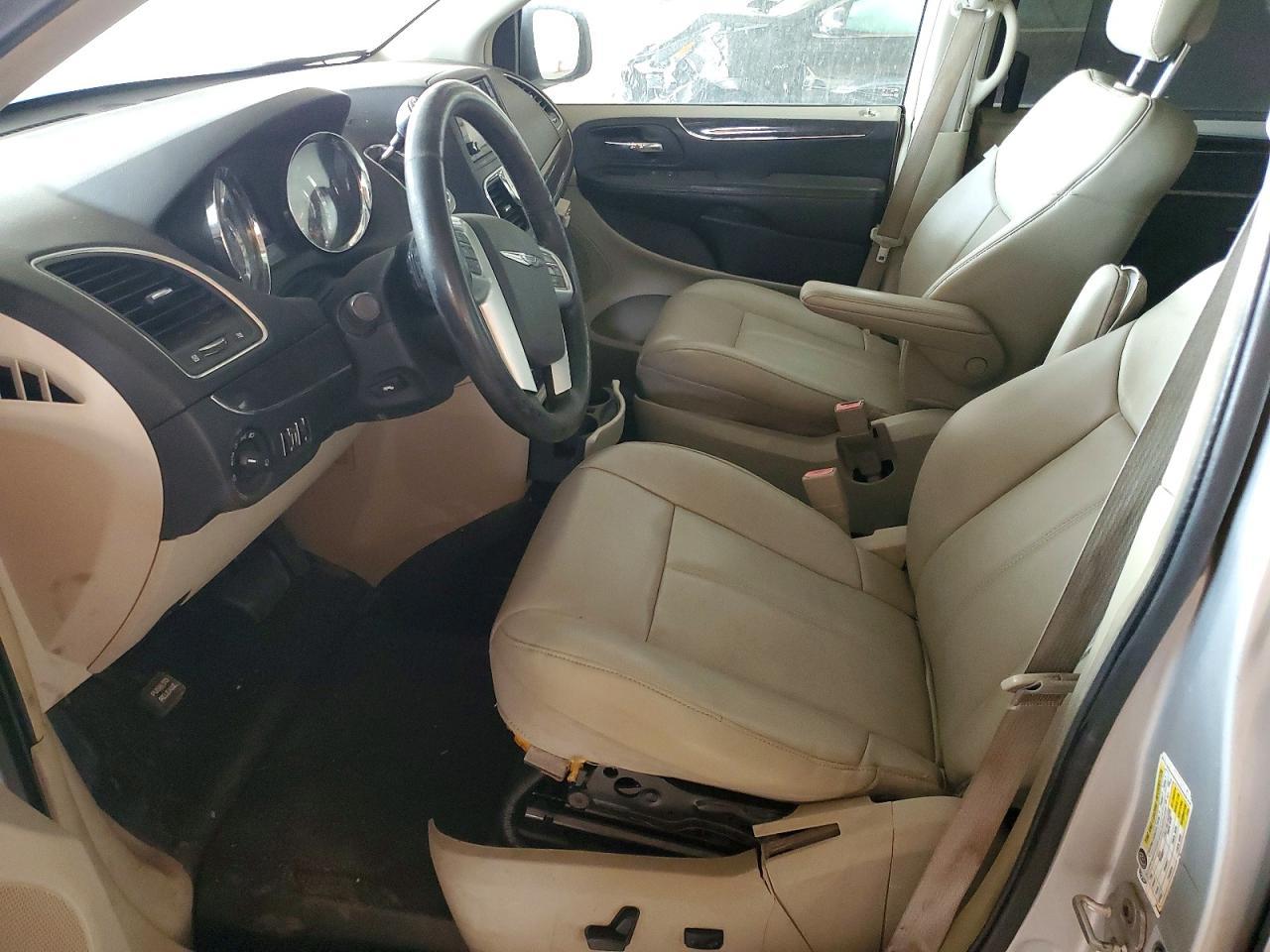 2011 Chrysler Town & Country Limited - Фото 7