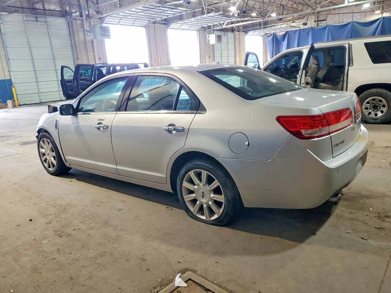 2011 Lincoln Mkz - Фото 2