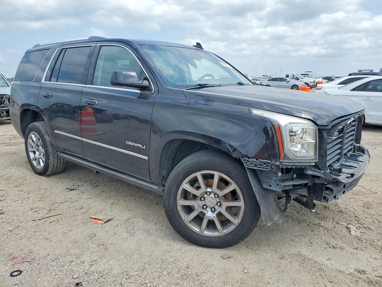 2018 GMC Yukon Denali - Image 4