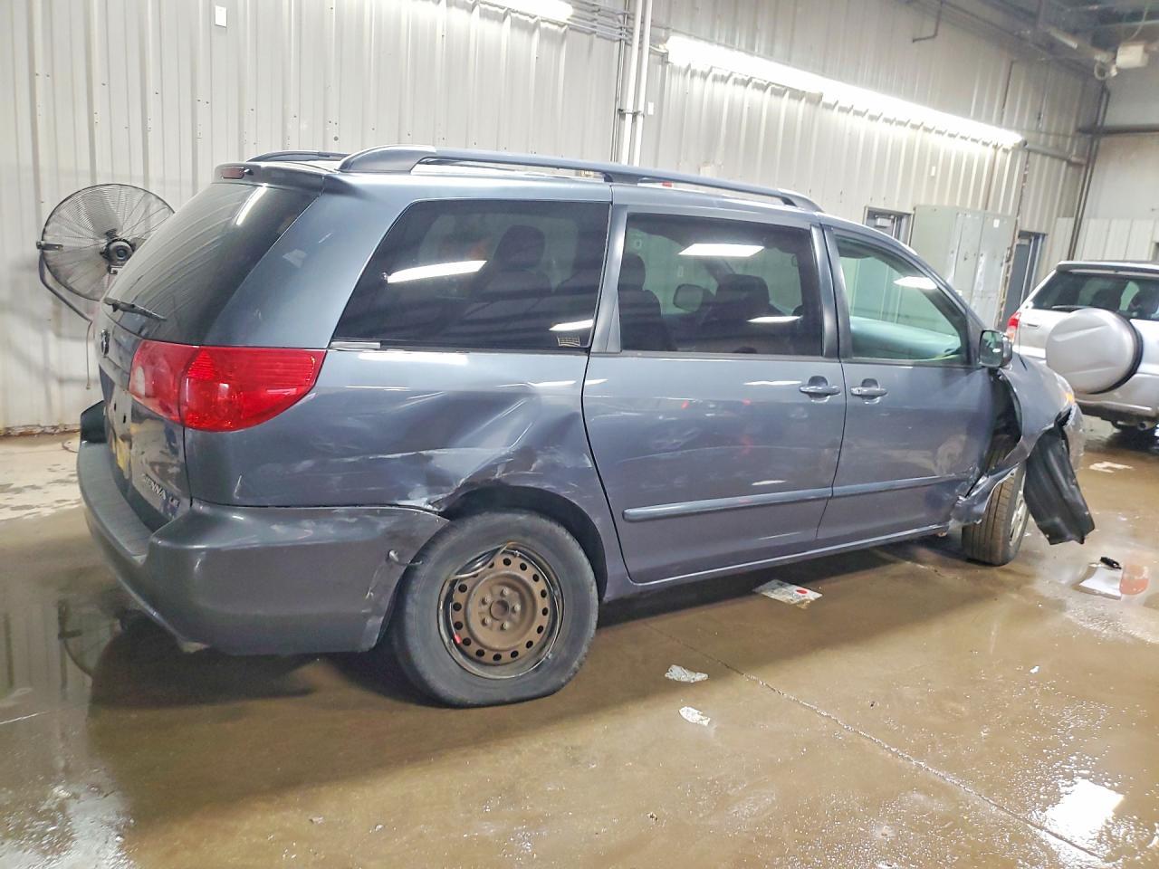 2007 Toyota Sienna Le 7-Passenger - Image 3