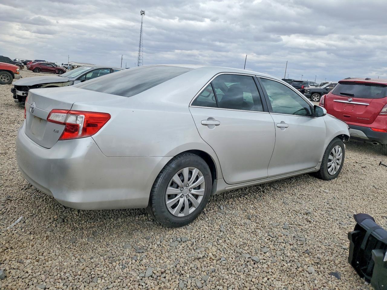 2012 Toyota Camry Le - Фото 3