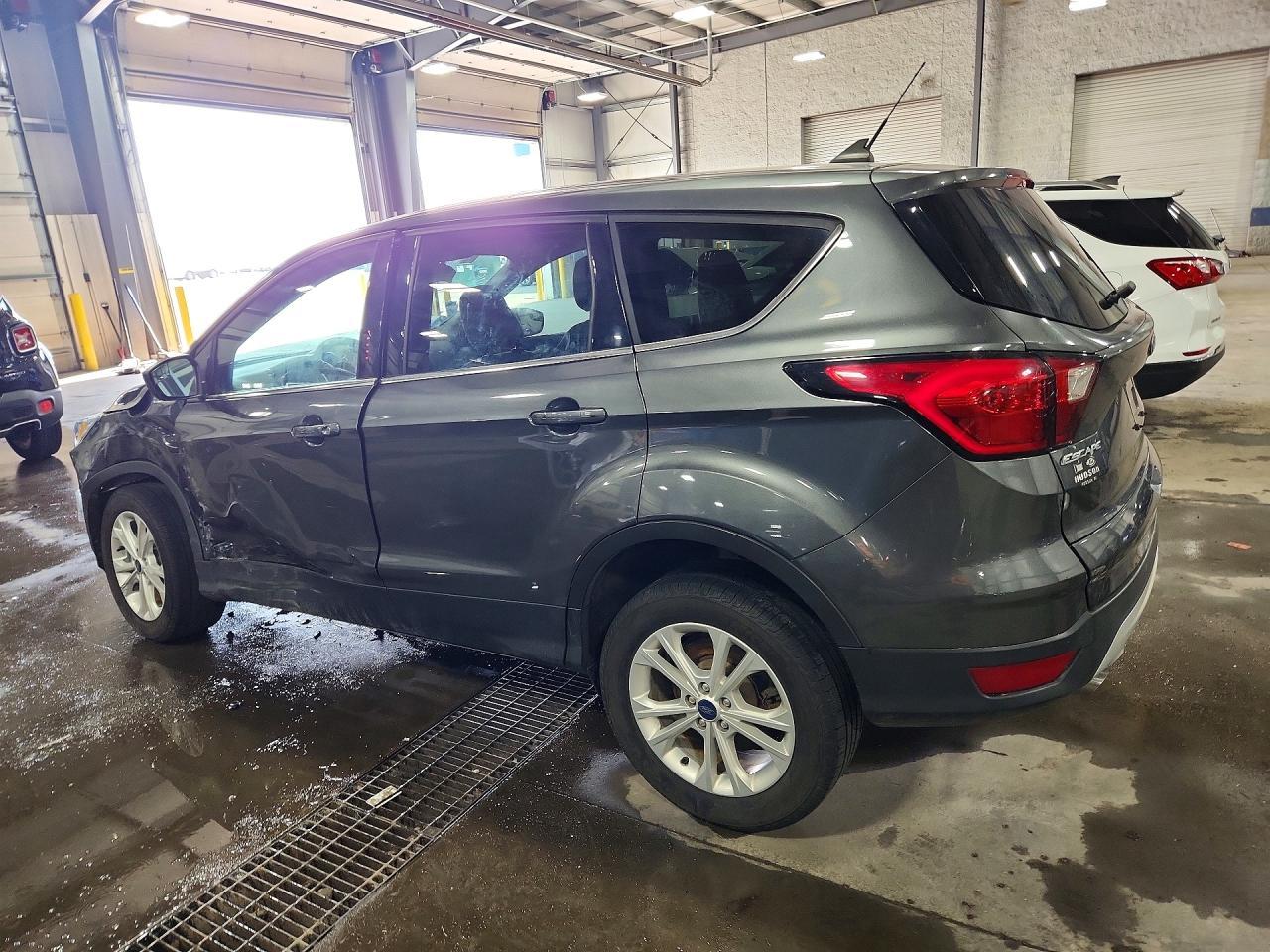 2019 Ford Escape Se - Фото 2