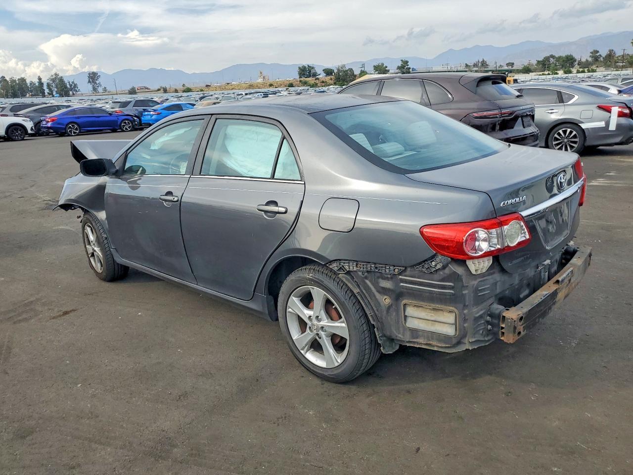 2013 Toyota Corolla Le - Фото 2