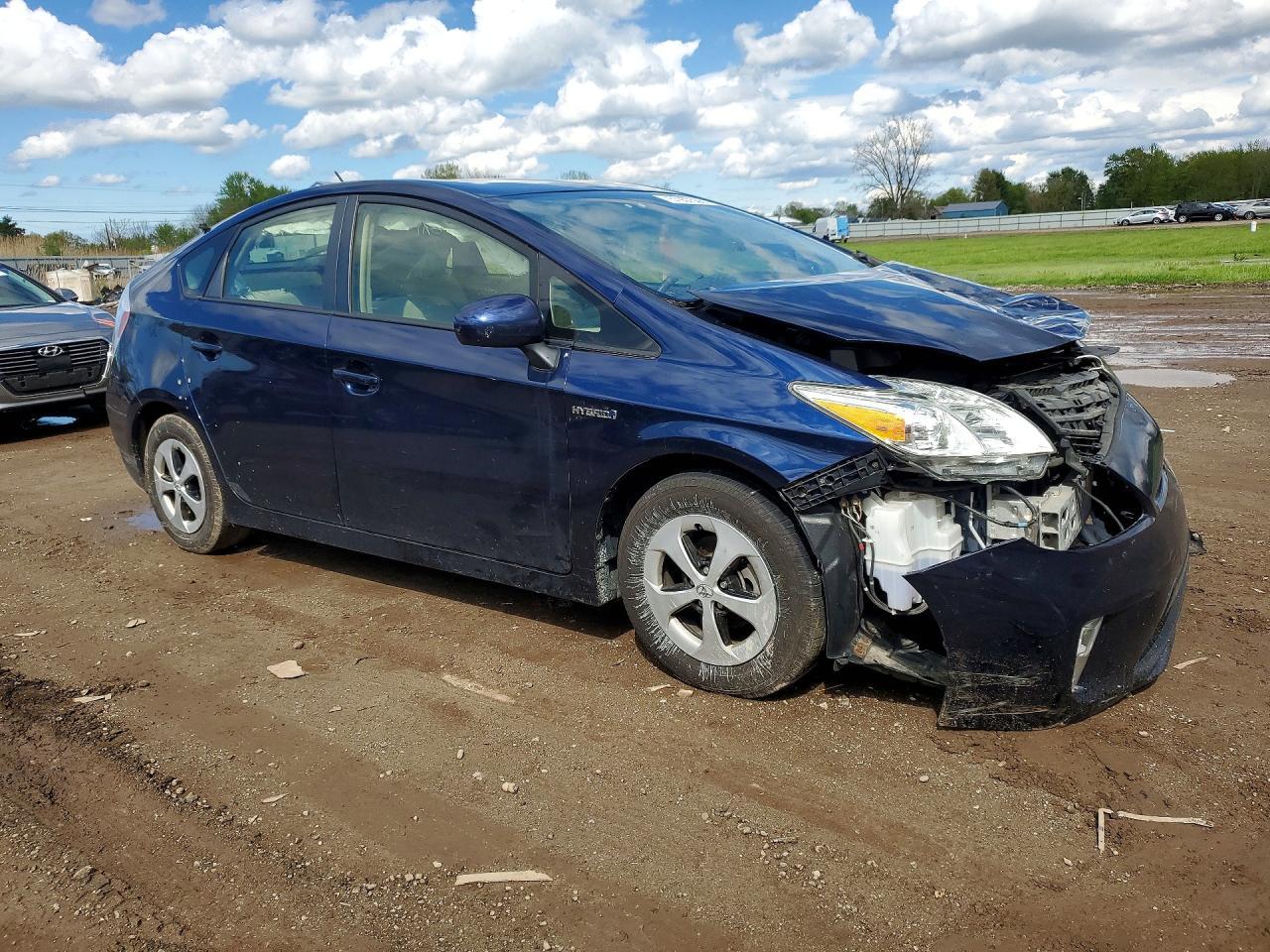 2015 Toyota Prius Two - Фото 4