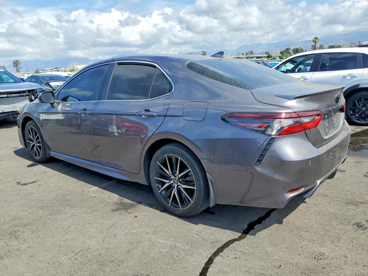 2023 Toyota Camry Se - Фото 2