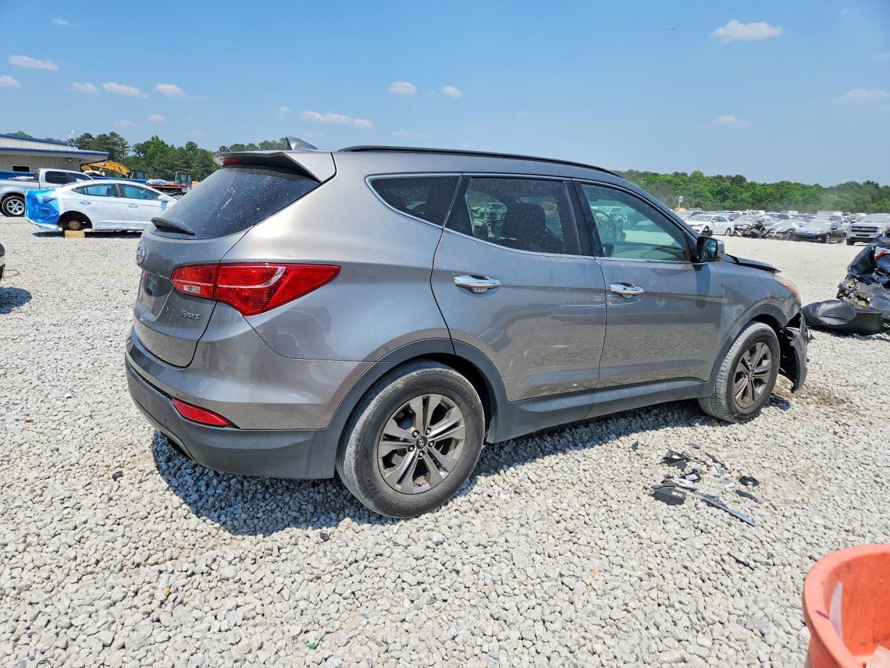 2015 Hyundai Santa Fe Sport 2.4L - Image 3