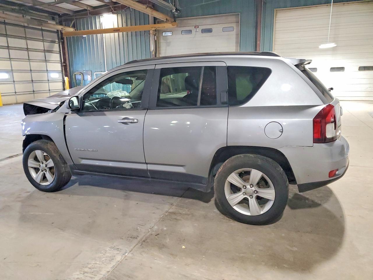 2015 Jeep Compass Latitude - Фото 2