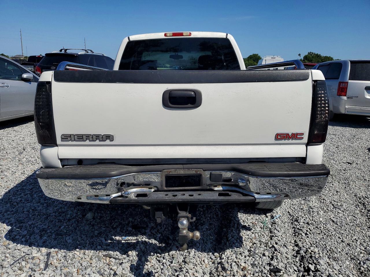2005 GMC New Sierra C1500 - Image 6