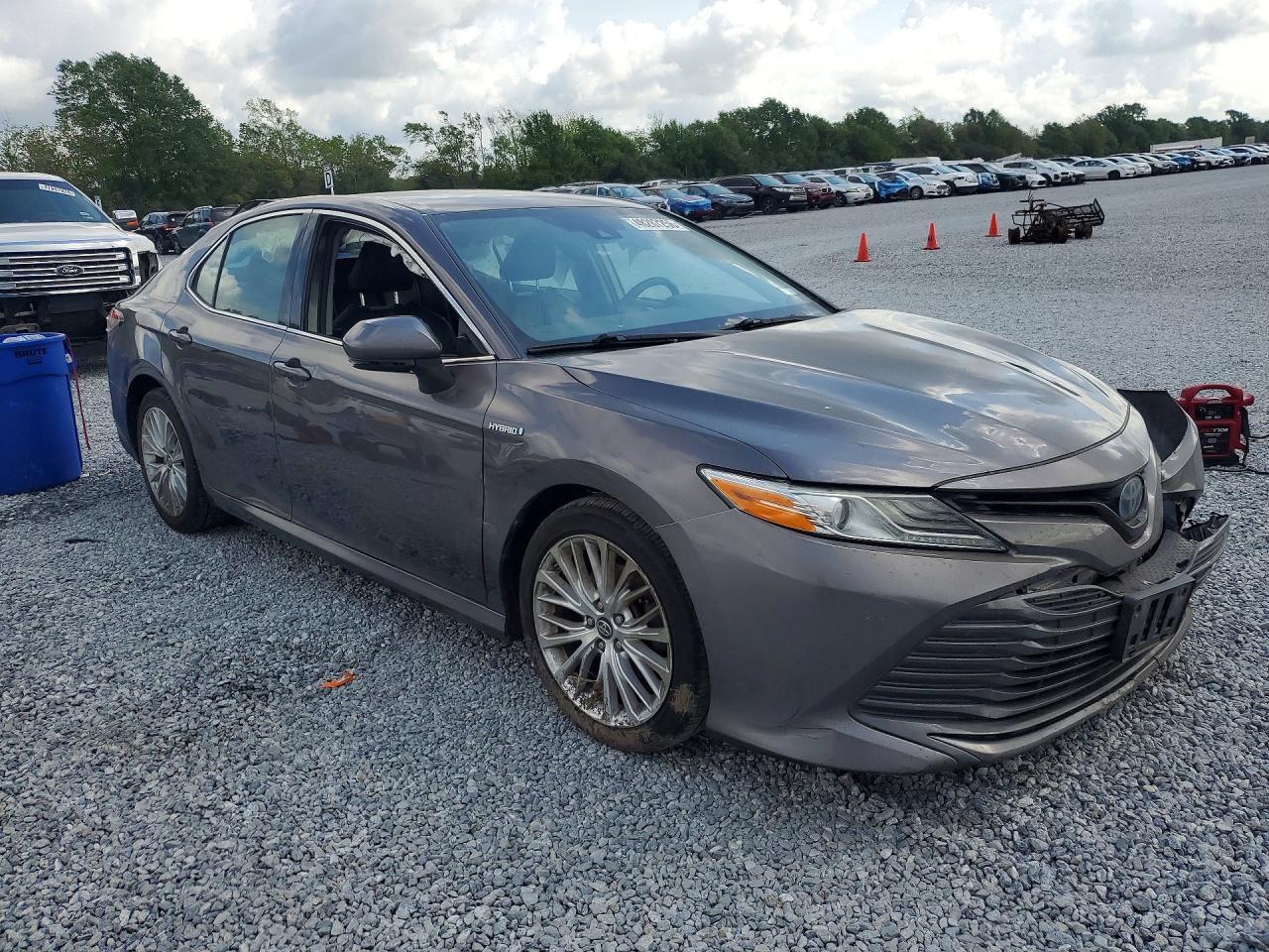 2019 Toyota Camry Hybrid Xle - Image 4
