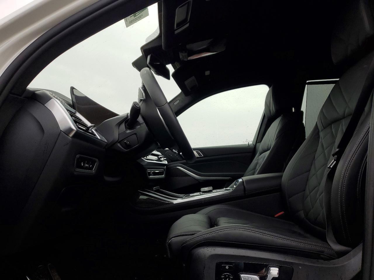 2025 BMW X7 xDrive40I - Image 7