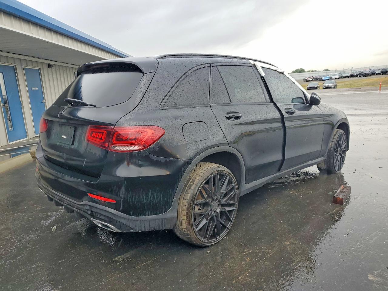 2020 Mercedes-Benz Glc 300 - Image 3