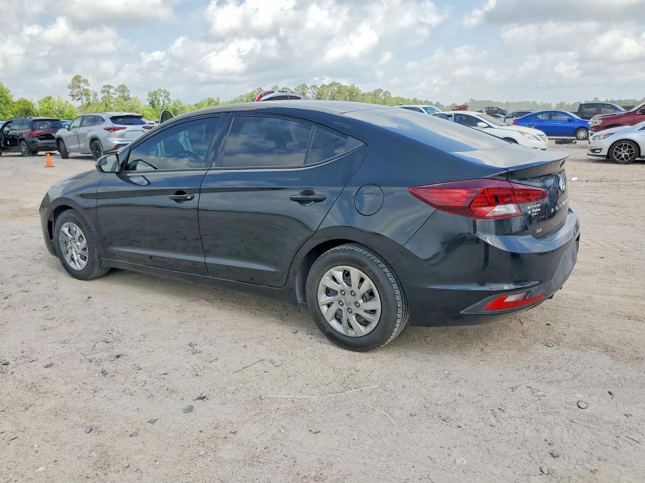 2020 Hyundai Elantra - Фото 2