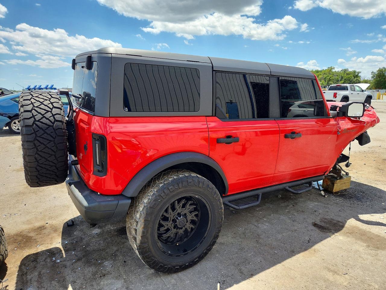 2023 Ford Bronco Base - Image 3