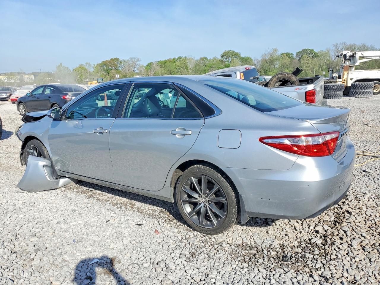 2016 Toyota Camry Xse - Image 2