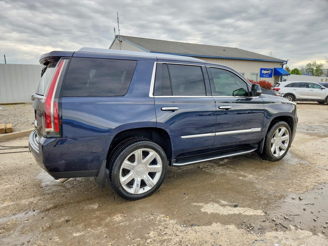 2019 Cadillac Escalade Luxury - Image 3