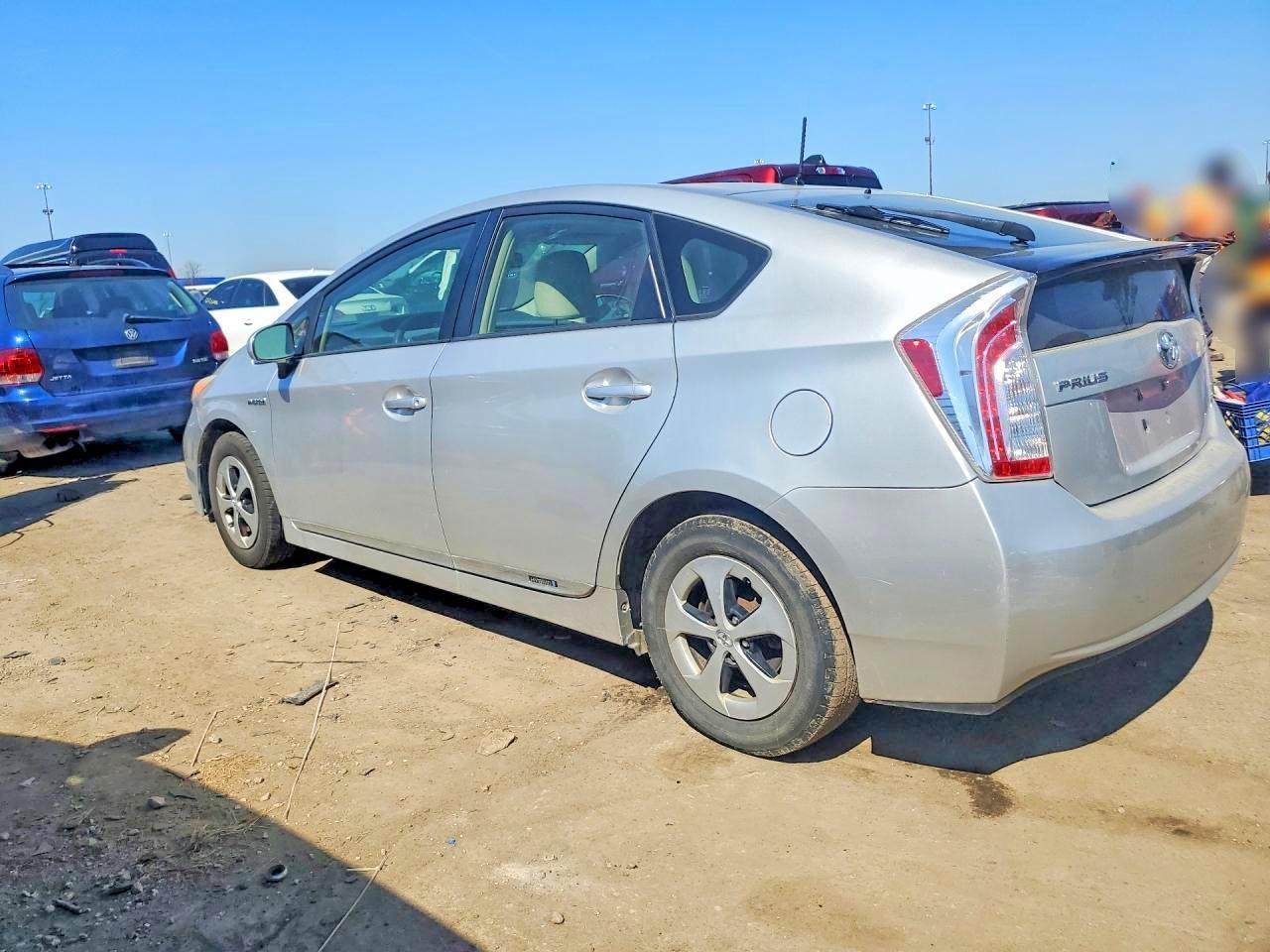 2013 Toyota Prius Two - Фото 2