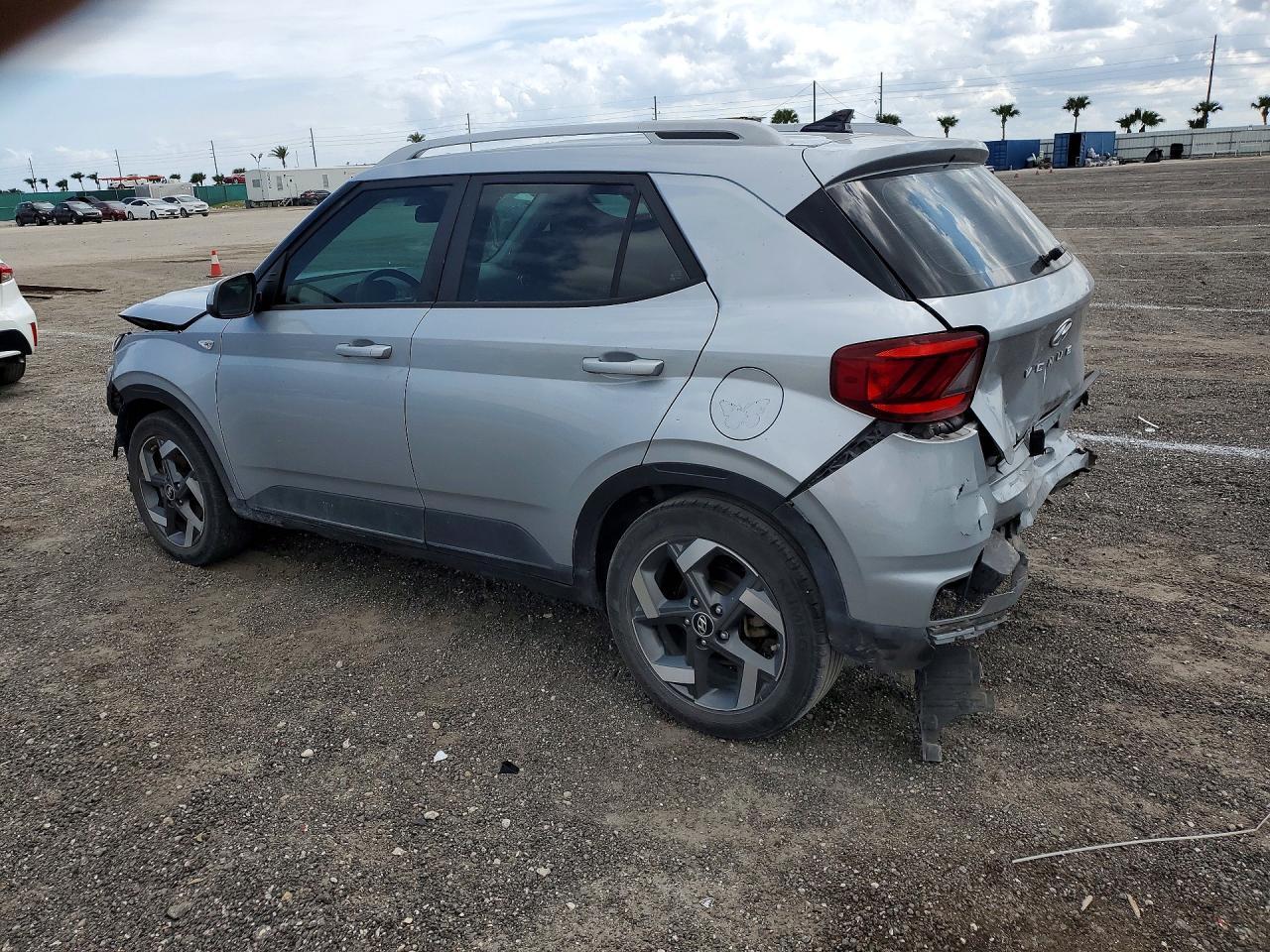 2021 Hyundai Venue Sel - Image 2