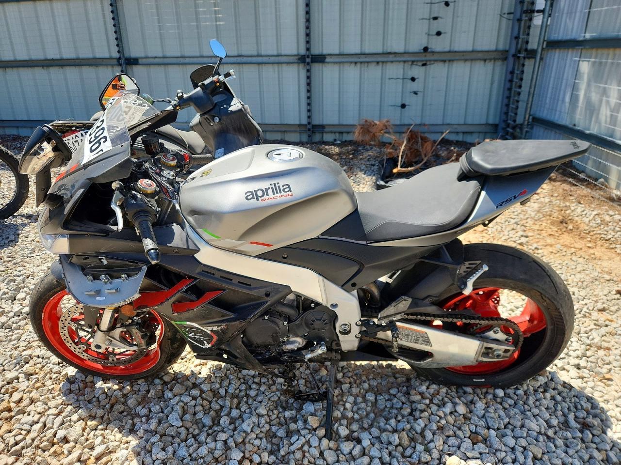 2024 Aprilia Rsv4 1100 - Image 3