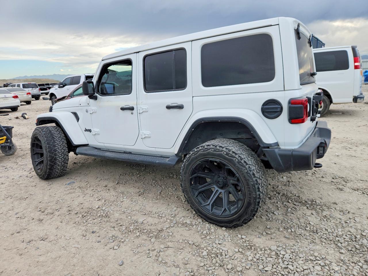 2022 Jeep Wrangler Unlimited Sahara - Фото 2