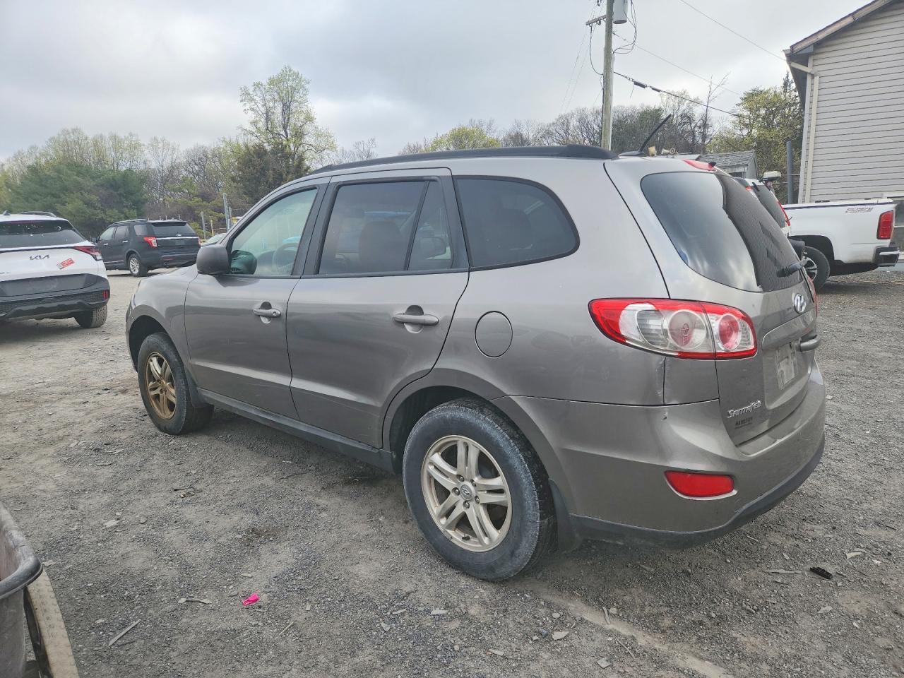 2012 Hyundai Santa Fe - Image 2