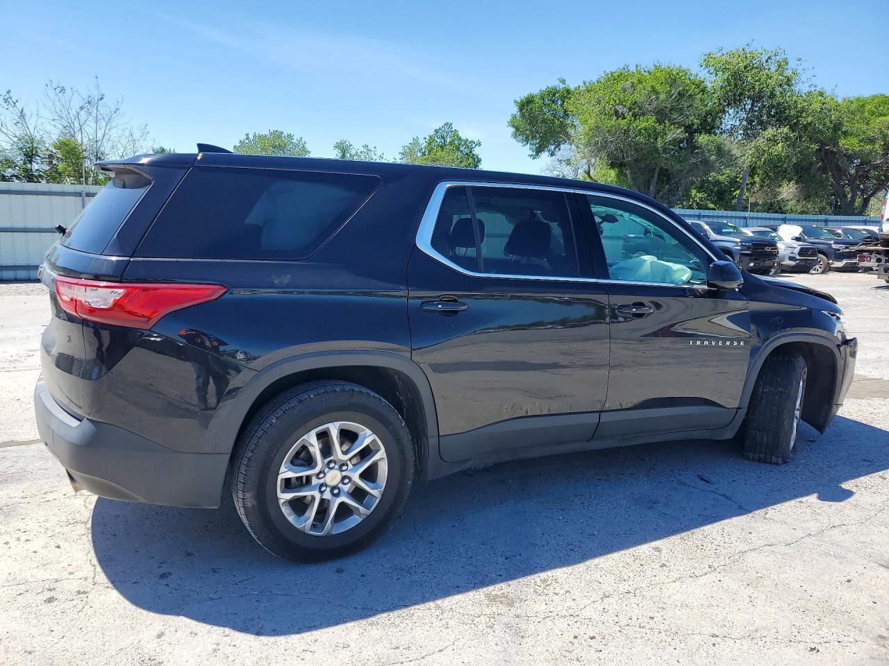 2018 Chevrolet Traverse Ls - Фото 3