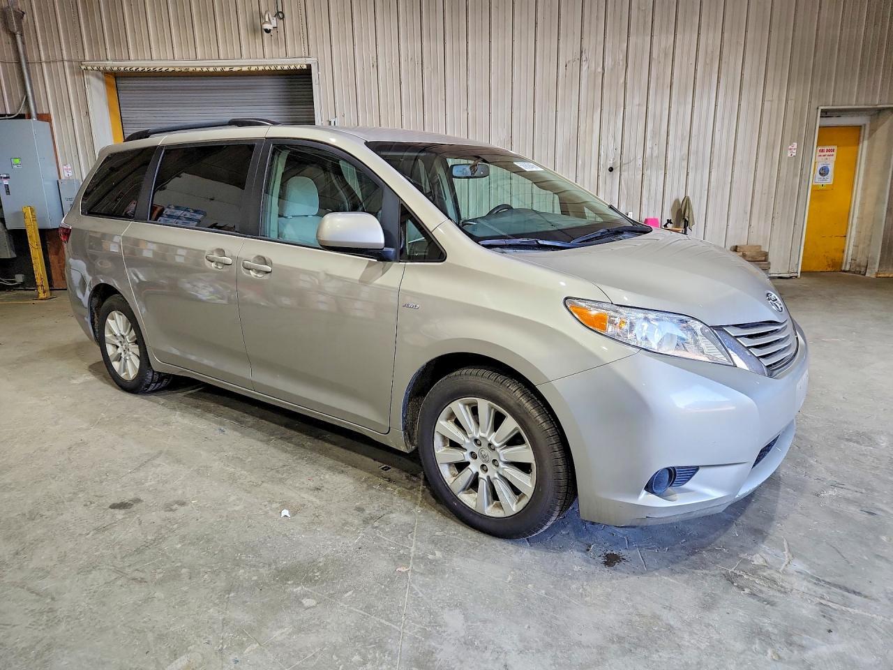 2016 Toyota Sienna Le - Фото 4