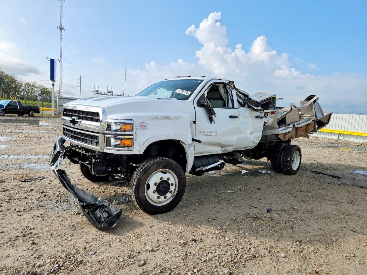 2024 Chevrolet Silverado Medium Duty - Фото 2