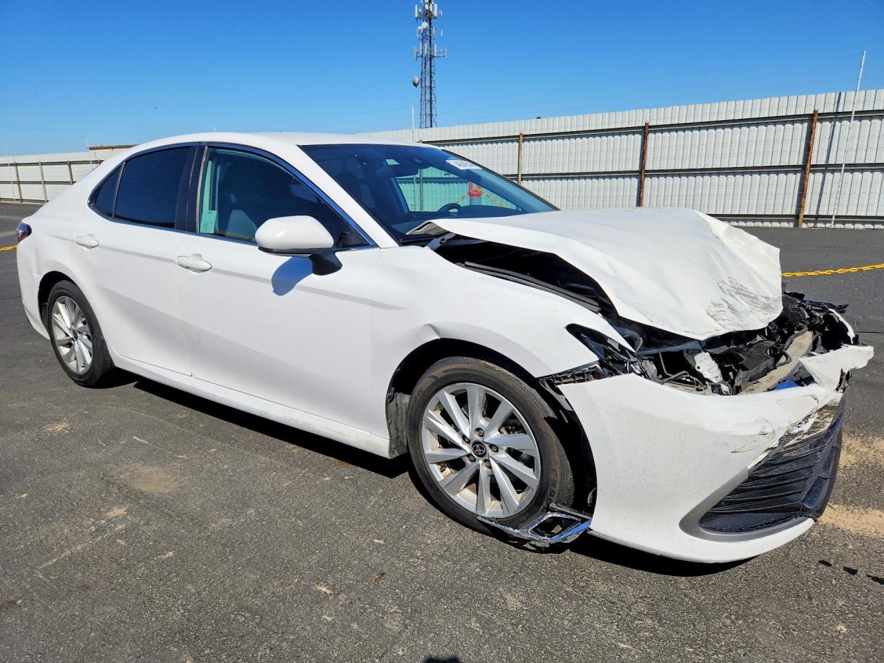 2022 Toyota Camry Le - Фото 4