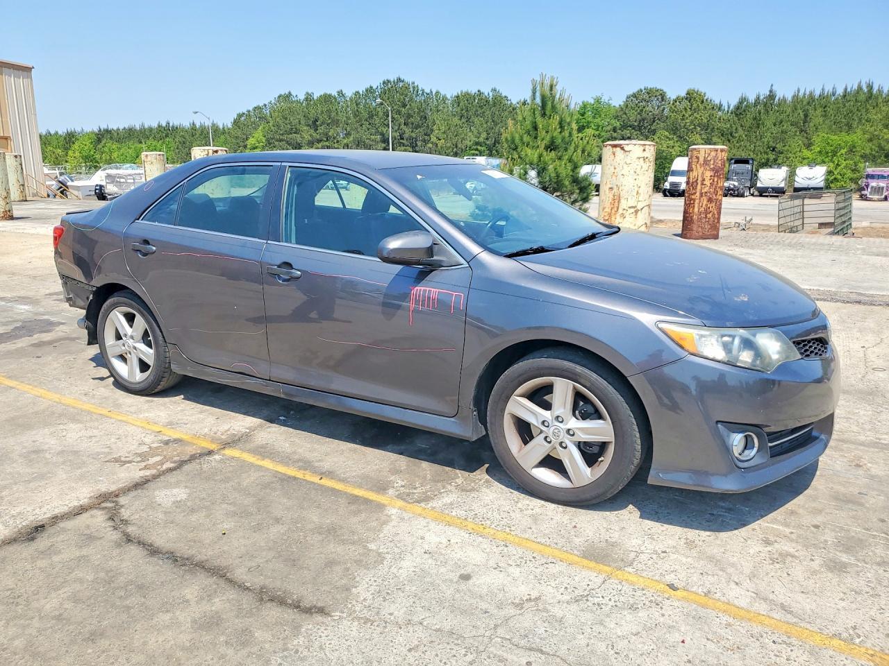 2013 Toyota Camry Se - Image 4