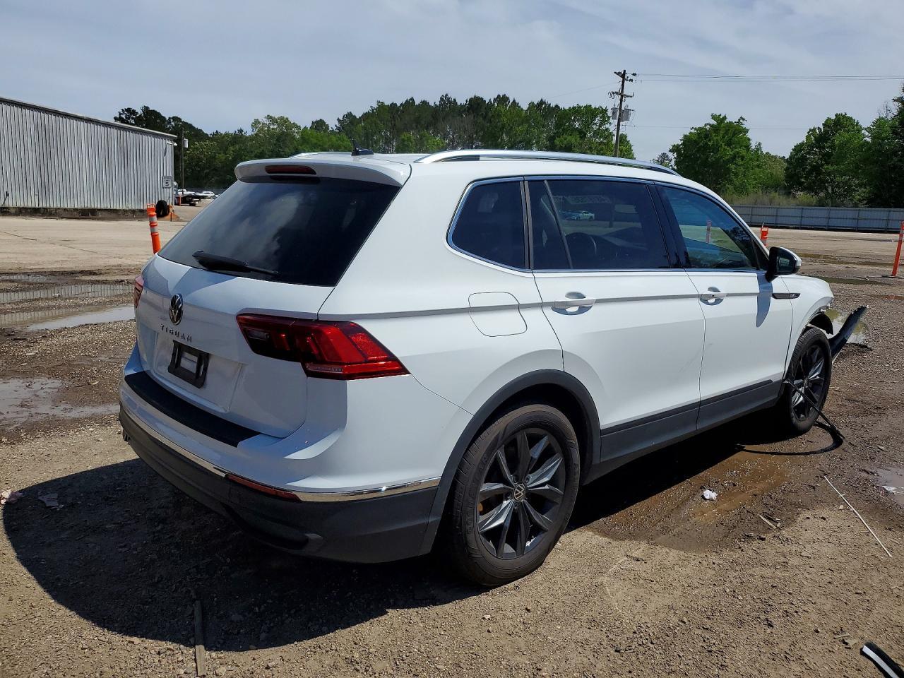 2024 Volkswagen Tiguan Se - Image 3