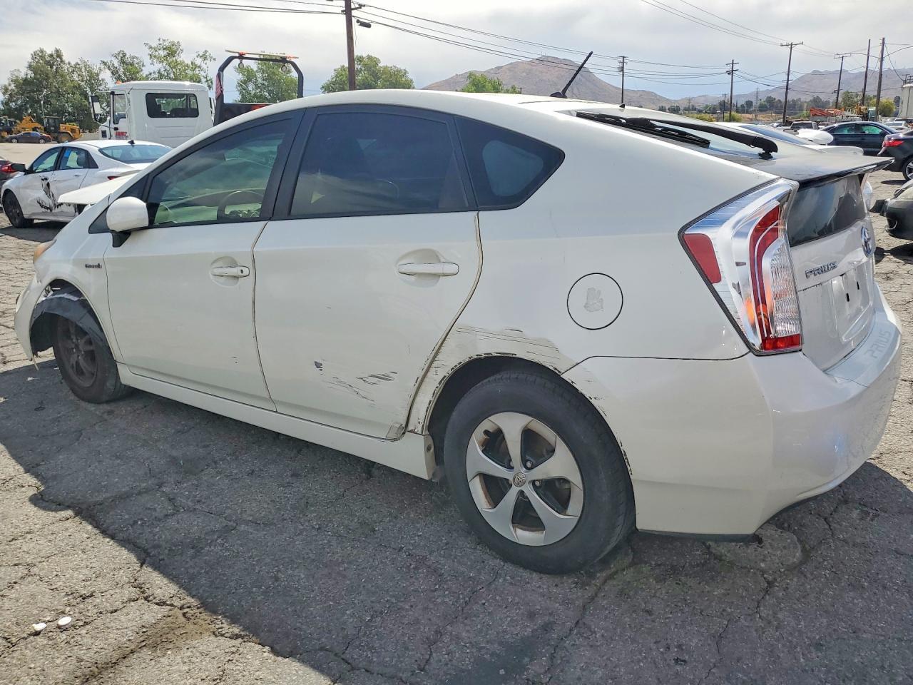2015 Toyota Prius Two - Фото 2