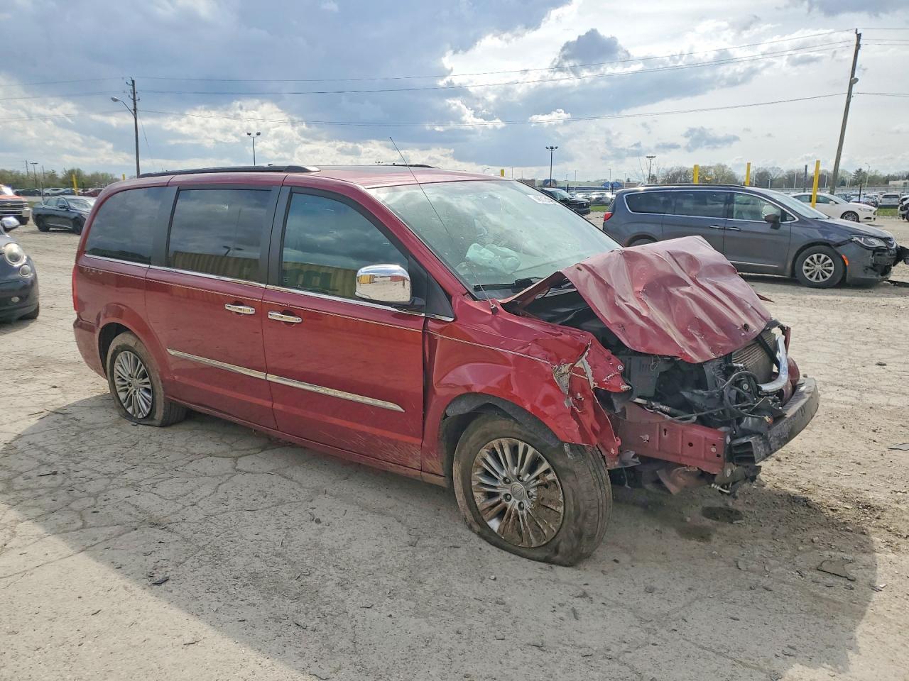 2016 Chrysler Town & Country Touring L - Фото 4