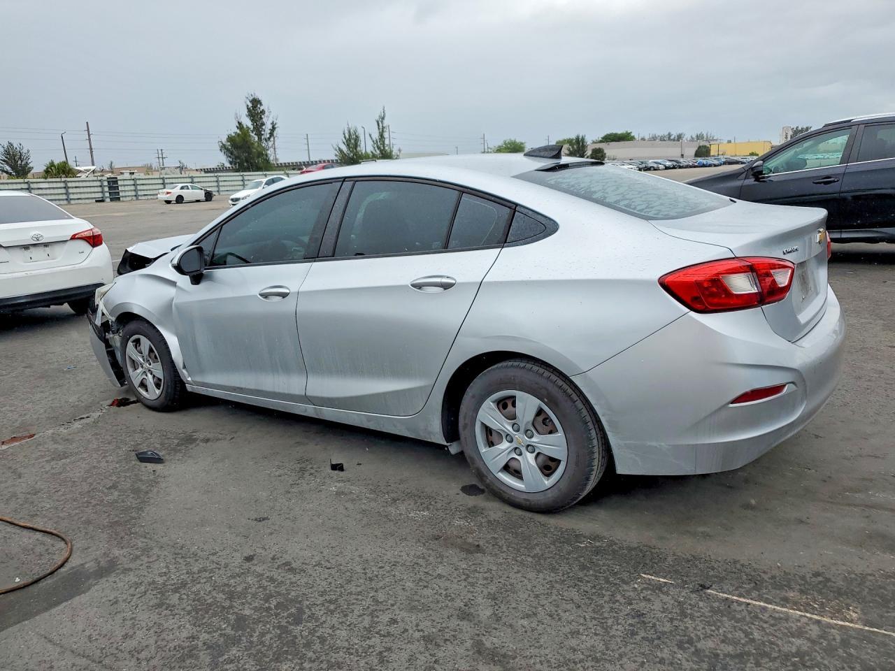 2018 Chevrolet Cruze Ls - Image 2