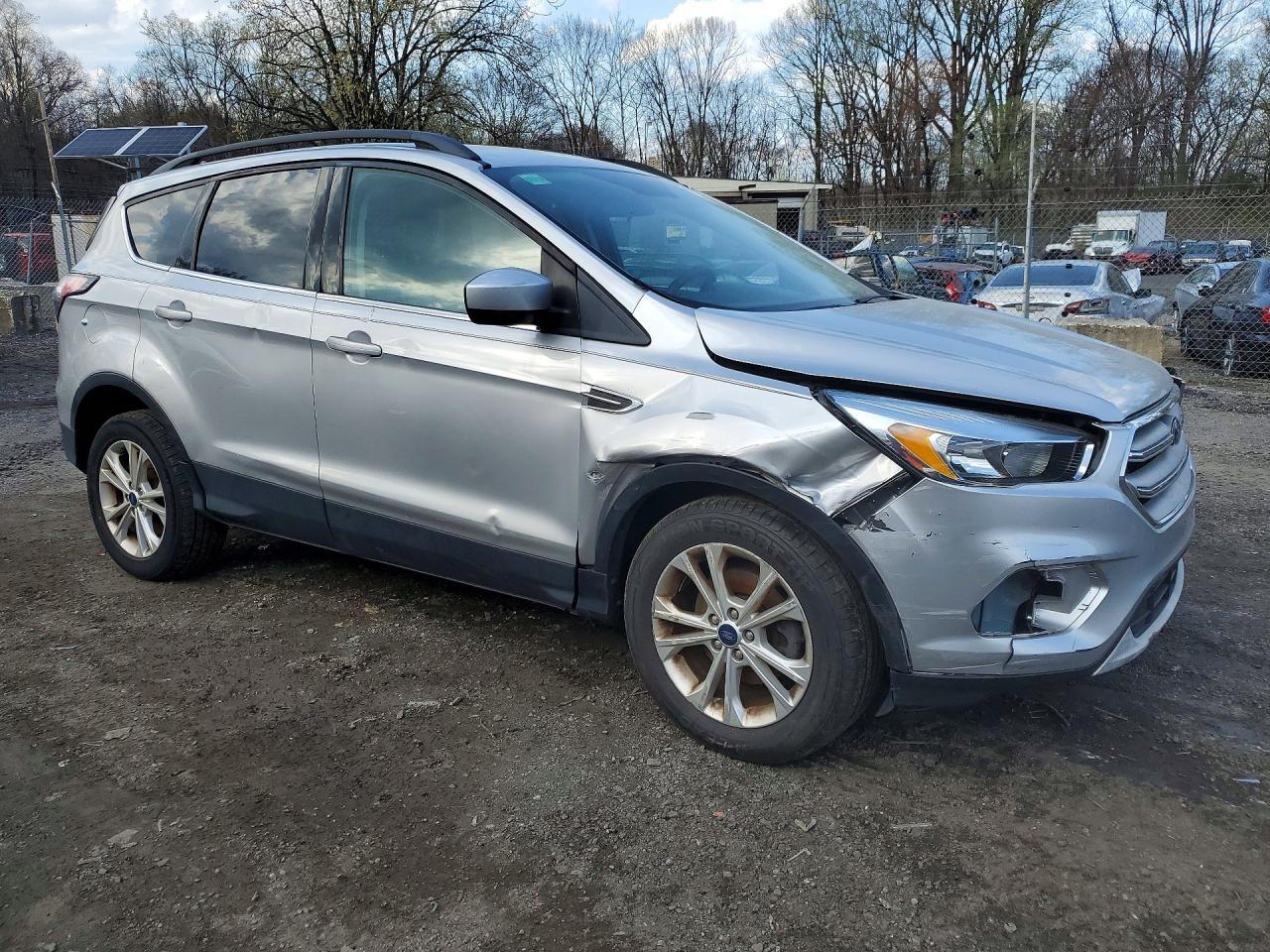 2018 Ford Escape Se - Фото 4