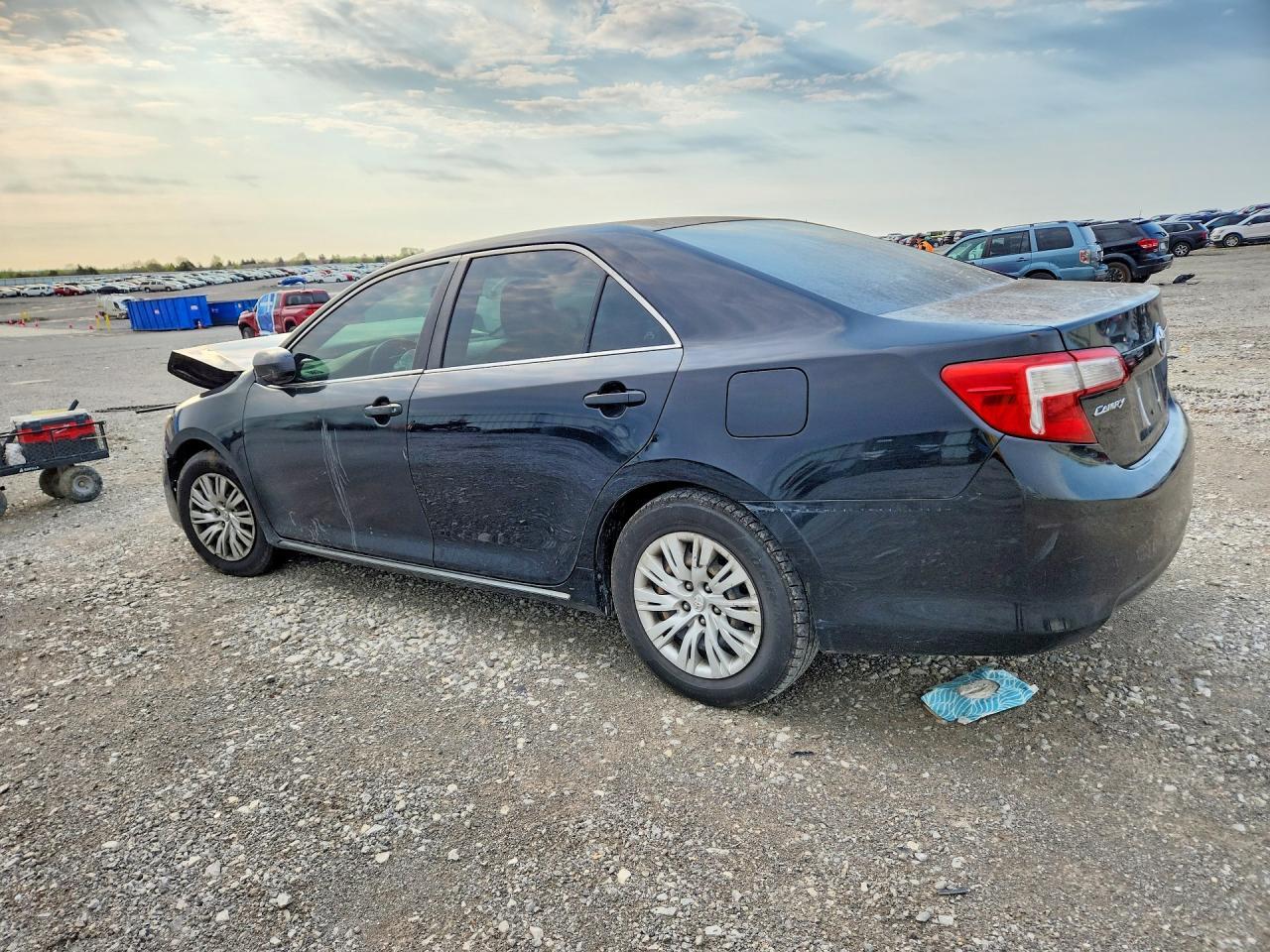 2012 Toyota Camry Le - Фото 2