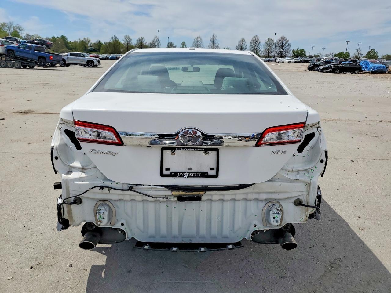 2014 Toyota Camry Xle V6 - Image 6