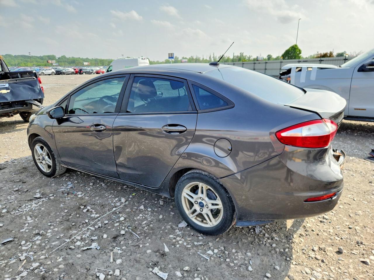 2017 Ford Fiesta Se - Image 2