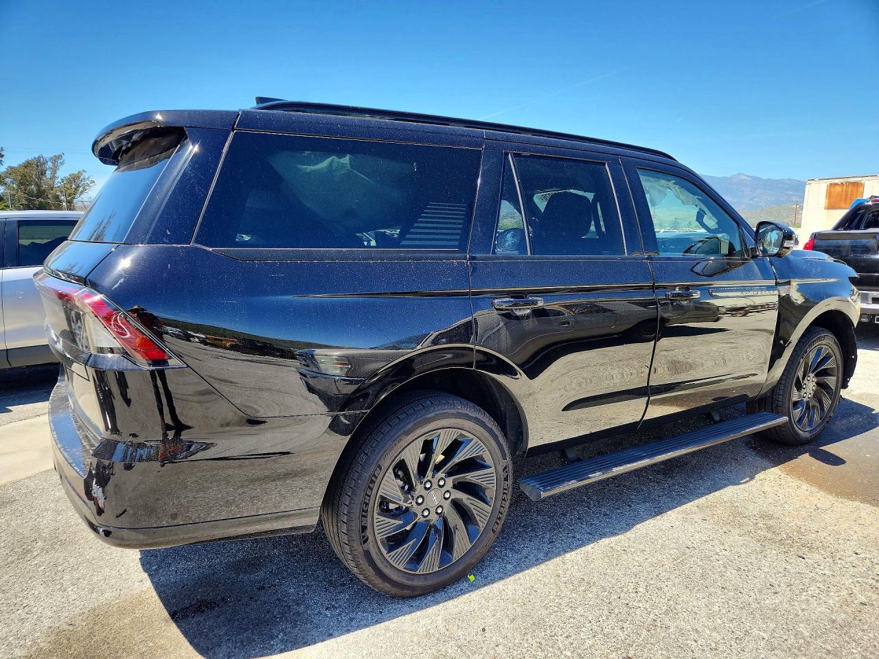 2025 Lincoln Navigator Reserve - Фото 3