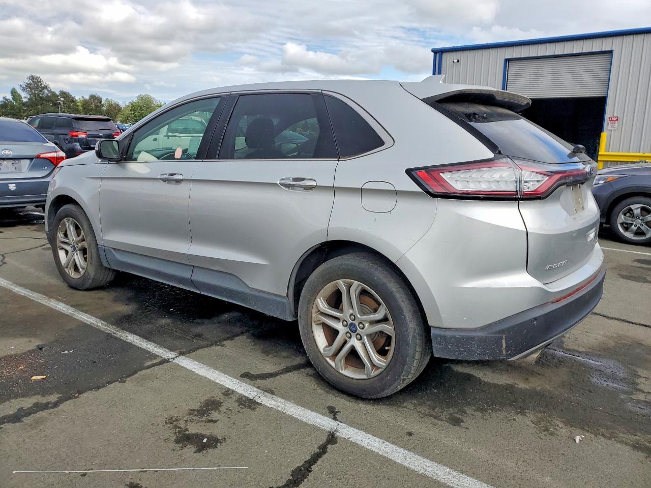 2017 Ford Edge Titanium - Фото 2