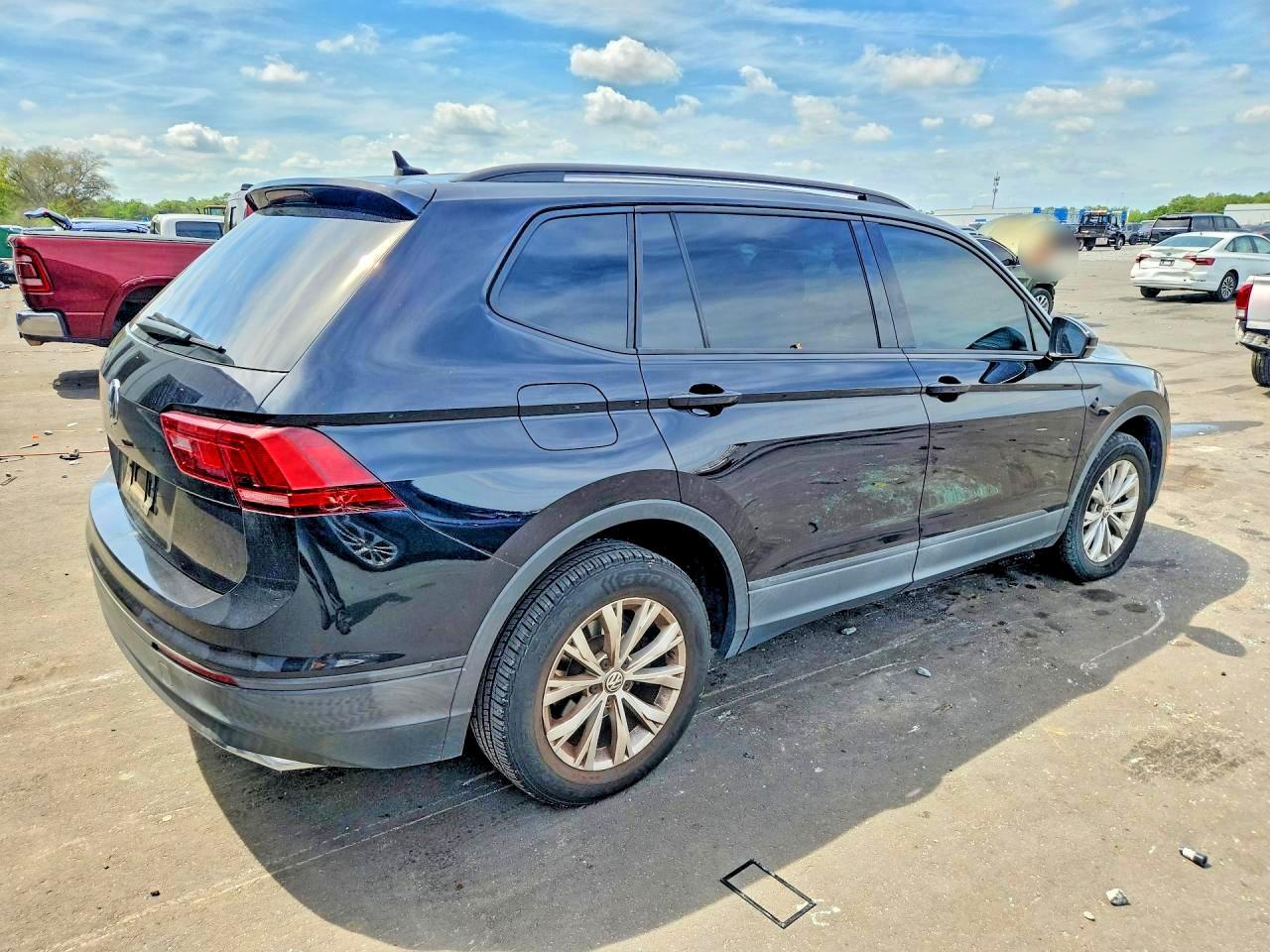 2020 Volkswagen Tiguan S - Фото 3