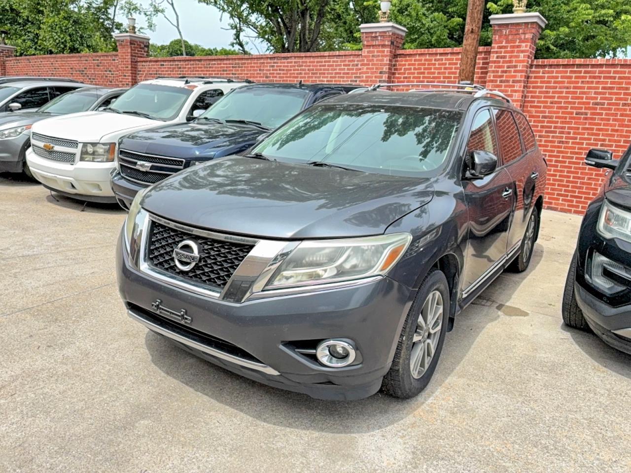 2013 Nissan Pathfinder S - Image 2