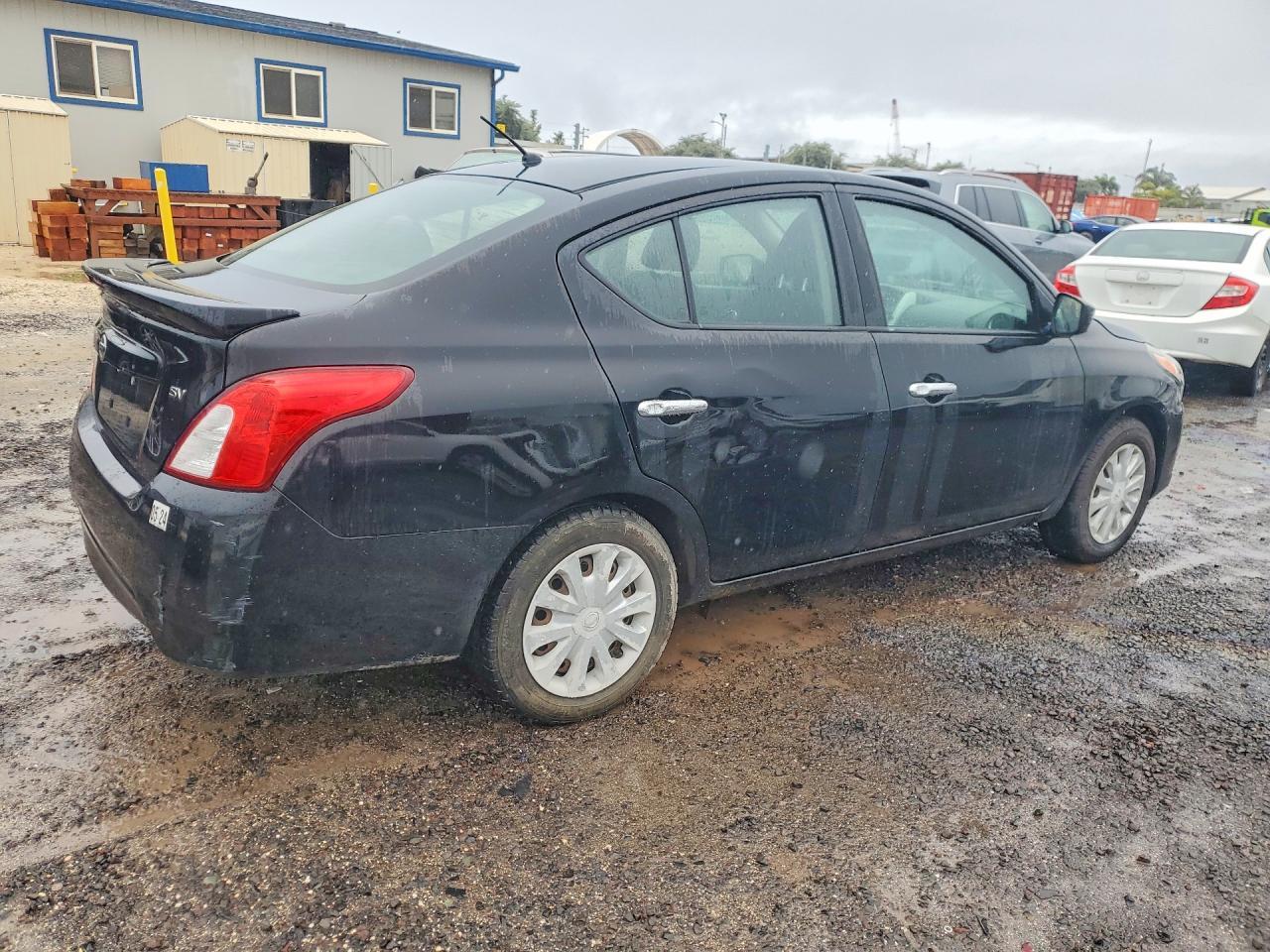 2018 Nissan Versa Sv - Фото 3