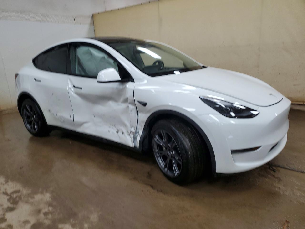 2024 Tesla Model Y - Image 4