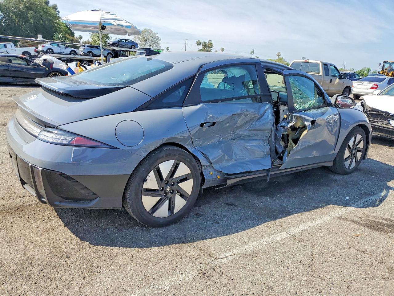 2025 Hyundai Ioniq 6 Se - Image 3