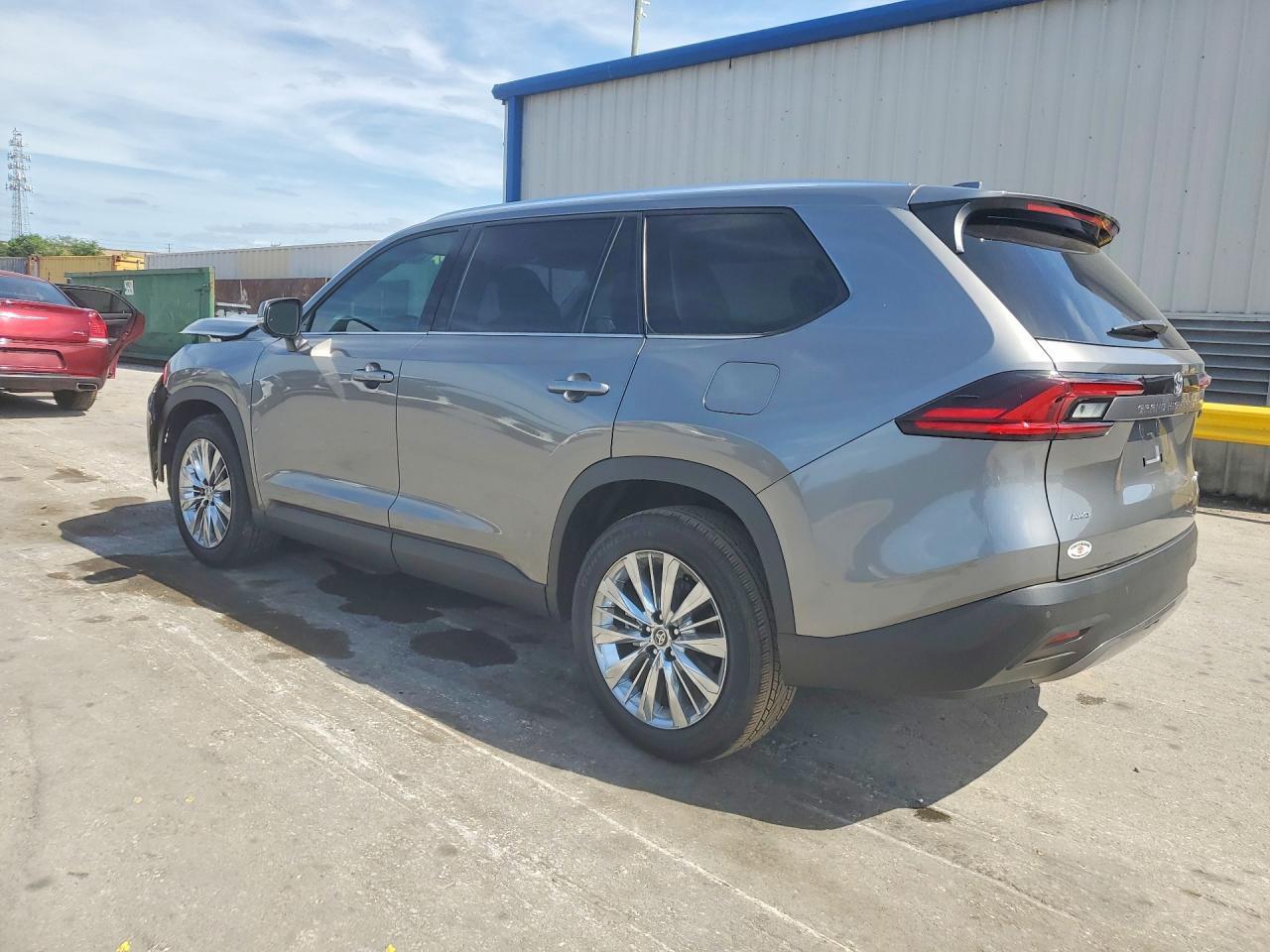 2026 Toyota Grand Highlander Platinum - Image 2