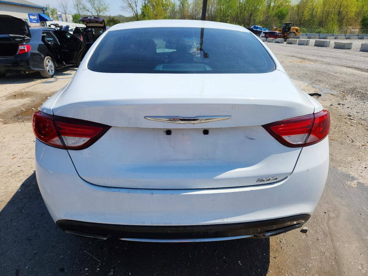 2015 Chrysler 200 Limited - Image 6