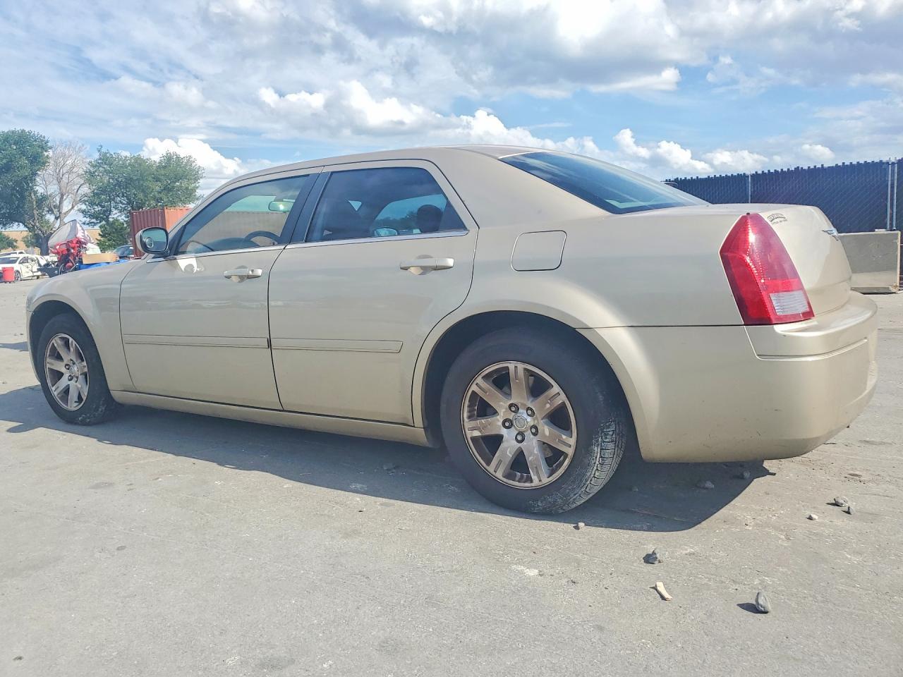 2006 Chrysler 300 - Image 2