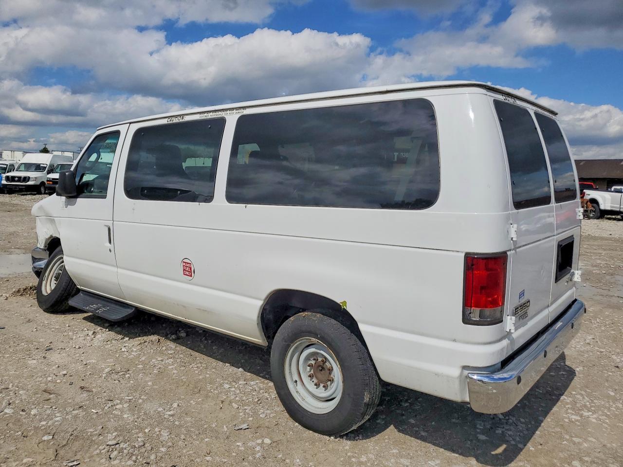 2014 Ford Econoline E350 Super Duty Wagon - Фото 2
