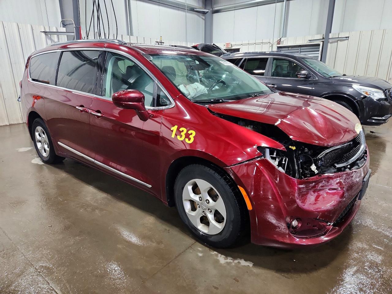 2017 Chrysler Pacifica Touring L Plus - Фото 4