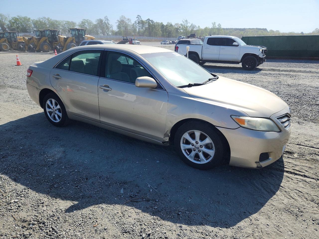 2011 Toyota Camry Le - Image 4